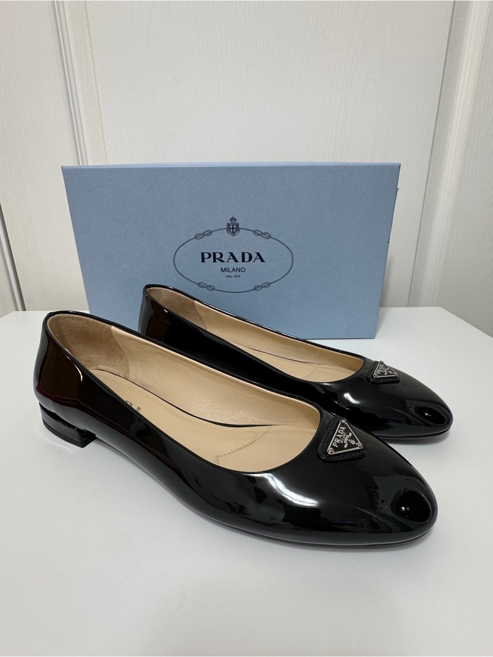 Prada Calzature Donna Ballet Flats
Black Patent Leather
